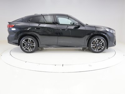 2026 BMW IX2 photo 6