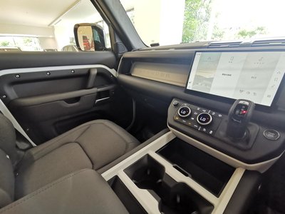 2025 LAND Rover DEFENDER thumbnail 36