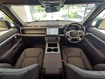 2025 LAND Rover DEFENDER photo 4