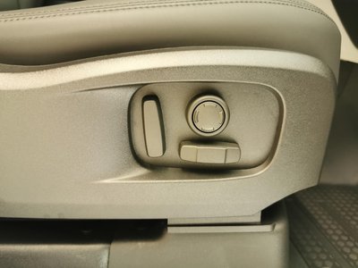 2025 LAND Rover DEFENDER thumbnail 34