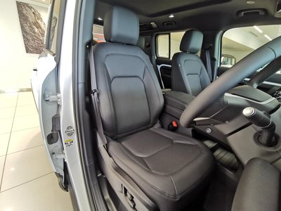 2025 LAND Rover DEFENDER thumbnail 27