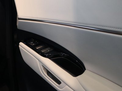 2024 Lexus LM thumbnail 19