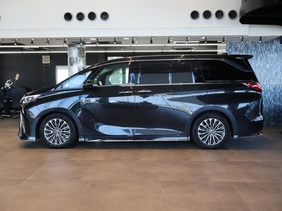 2024 Lexus LM photo 8