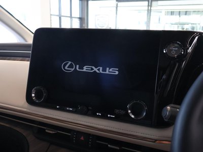 2024 Lexus LM thumbnail 37