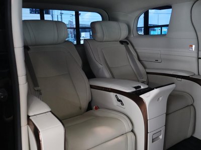 2024 Lexus LM thumbnail 28