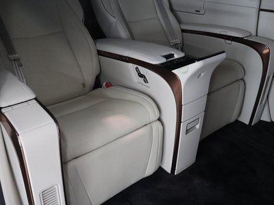 2024 Lexus LM thumbnail 29