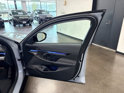 2025 BMW I5 thumbnail 33