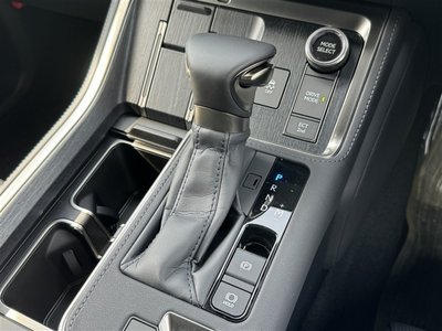 صورة 20 لـ 2025 Lexus GX