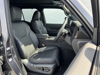 صورة 23 لـ 2025 Lexus GX