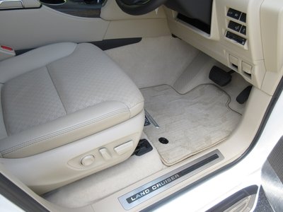 صورة 35 لـ 2023 Toyota LAND CRUISER 300