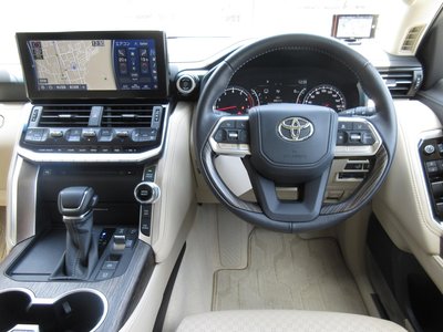 صورة 14 لـ 2023 Toyota LAND CRUISER 300