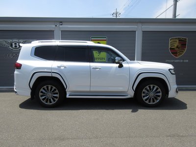صورة 10 لـ 2023 Toyota LAND CRUISER 300