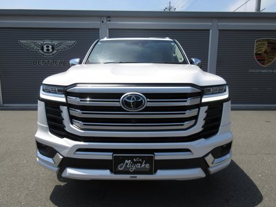 صورة 2 لـ 2023 Toyota LAND CRUISER 300