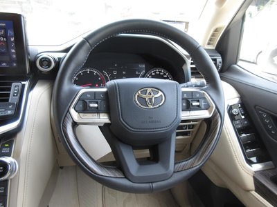 صورة 27 لـ 2023 Toyota LAND CRUISER 300