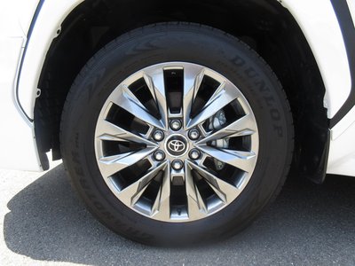 صورة 7 لـ 2023 Toyota LAND CRUISER 300