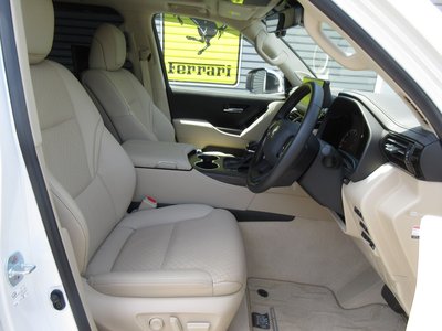 صورة 37 لـ 2023 Toyota LAND CRUISER 300