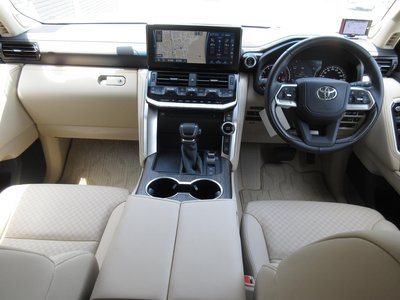 صورة 13 لـ 2023 Toyota LAND CRUISER 300