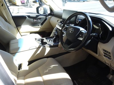 صورة 13 لـ 2023 Toyota LAND CRUISER 300