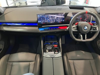 2026 BMW M5 TOURING photo 2