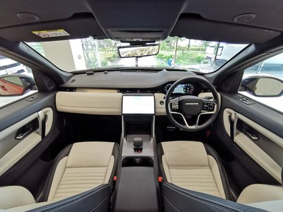 2025 LAND Rover DISCOVERY SPORT photo 4