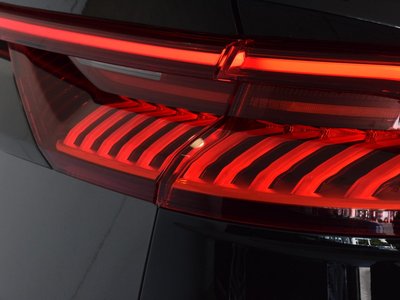 صورة 14 لـ 2023 AUDI RS Q8
