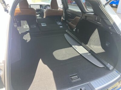 صورة 57 لـ 2025 Toyota CROWN ESTATE