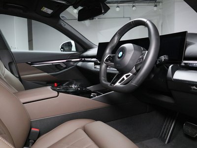 2025 BMW 5 SERIES TOURING — фото 4