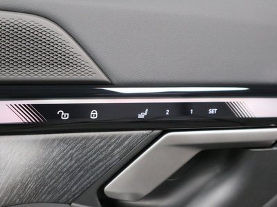 2025 BMW 5 SERIES TOURING — фото 23