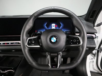 2025 BMW 5 SERIES TOURING — фото 11