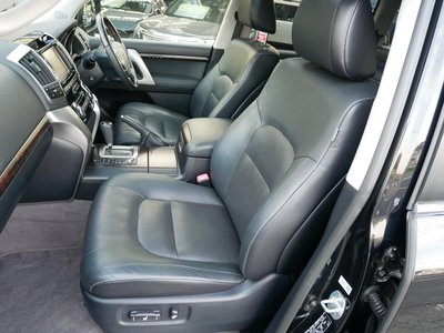صورة 33 لـ 2015 Toyota LAND CRUISER 200