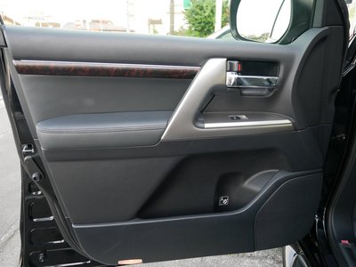 صورة 25 لـ 2015 Toyota LAND CRUISER 200
