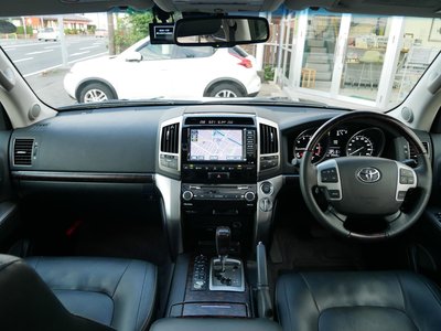 صورة 34 لـ 2015 Toyota LAND CRUISER 200