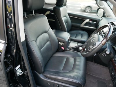 صورة 18 لـ 2015 Toyota LAND CRUISER 200