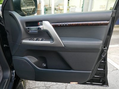 صورة 26 لـ 2015 Toyota LAND CRUISER 200