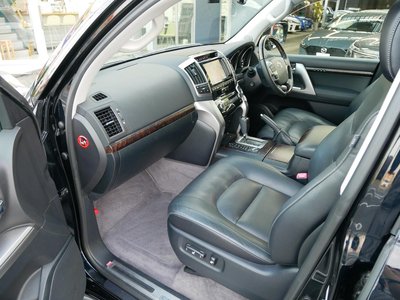 صورة 32 لـ 2015 Toyota LAND CRUISER 200