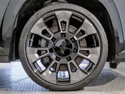 2025 BMW XM thumbnail 18