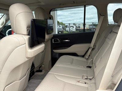 2025 Toyota LAND CRUISER 300 thumbnail 26