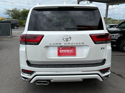 صورة 6 لـ 2025 Toyota LAND CRUISER 300
