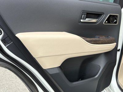 2025 Toyota LAND CRUISER 300 thumbnail 28