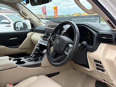 صورة 16 لـ 2025 Toyota LAND CRUISER 300