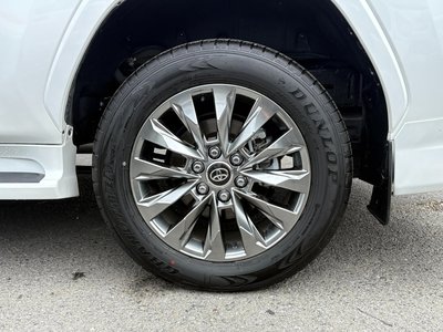 صورة 12 لـ 2025 Toyota LAND CRUISER 300