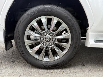 صورة 11 لـ 2025 Toyota LAND CRUISER 300