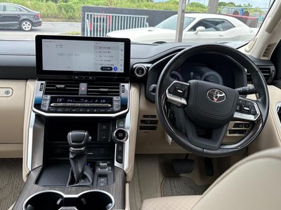 2025 Toyota LAND CRUISER 300 thumbnail 33