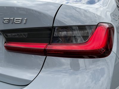 صورة 13 لـ 2023 BMW 3 SERIES