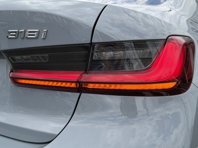 صورة 14 لـ 2023 BMW 3 SERIES