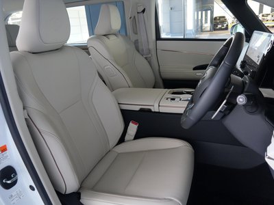 2025 Lexus LM photo 15