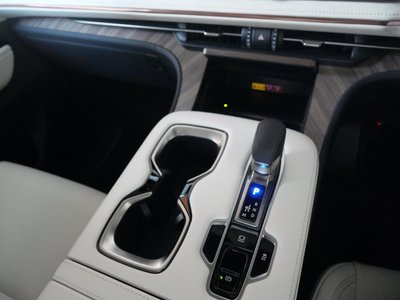 2025 Lexus LM photo 11