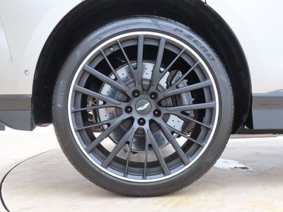 صورة 14 لـ 2024 Aston Martin DBX