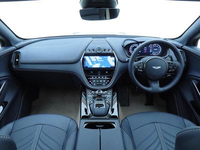 صورة 41 لـ 2024 Aston Martin DBX