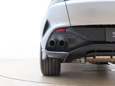 صورة 9 لـ 2024 Aston Martin DBX